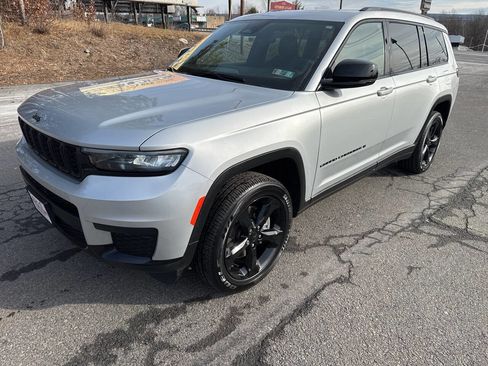 Used 2024 Jeep Grand Cherokee L Altitude image 7