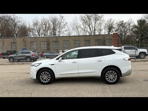 Used 2023 Buick Enclave Essence FWD image 3