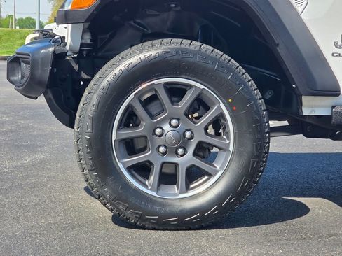 Used 2020 Jeep Gladiator Overland AWD/4WD image 9