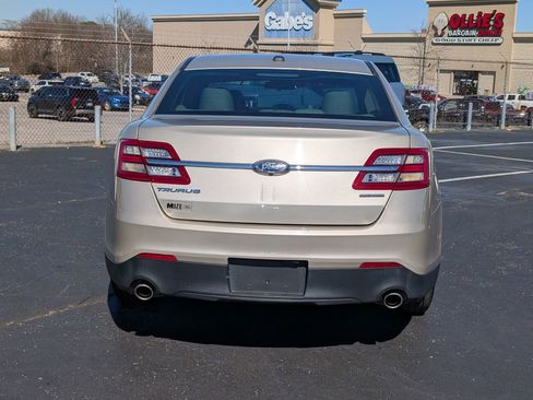 Used 2017 Ford Taurus SE image 8