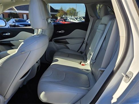 Used 2019 Jeep Cherokee Limited w/ Luxury Group image 6