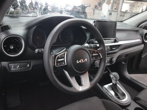 Used 2023 Kia Forte LXS w/ LXS Technology Package image 13