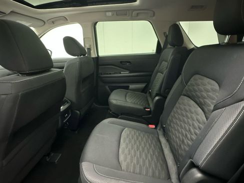 Used 2023 Nissan Pathfinder SV w/ SV Premium Package AWD/4WD image 10