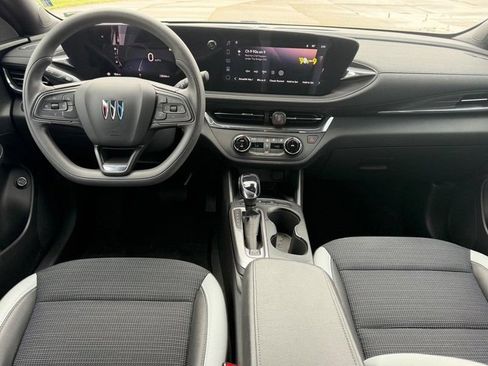 Used 2025 Buick Envista Preferred w/ Convenience II Package FWD image 9