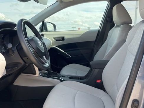 Used 2024 Toyota Corolla Cross LE image 9