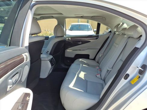 Used 2014 Lexus LS 460 w/ Comfort Package image 17