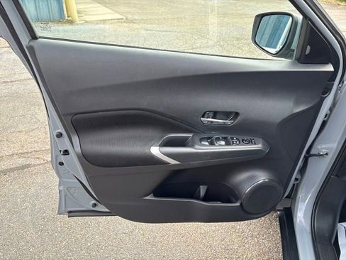 Used 2021 Nissan Kicks SV image 8