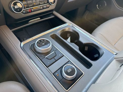 Used 2021 Ford Expedition Max XLT image 22