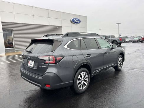 Used 2023 Subaru Outback Premium image 9