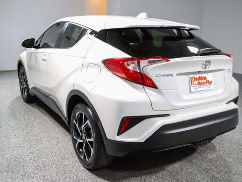 Used 2021 Toyota C-HR XLE image 9