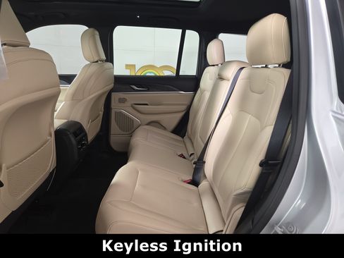 Used 2023 Jeep Grand Cherokee 4WD 4xe image 12
