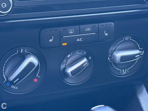 Used 2017 Volkswagen Jetta SE image 23