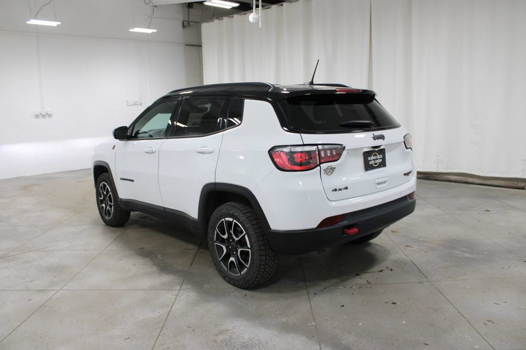 Used 2025 Jeep Compass Trailhawk AWD/4WD image 7