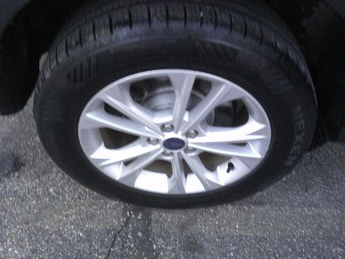 Used 2017 Ford Escape SE image 16