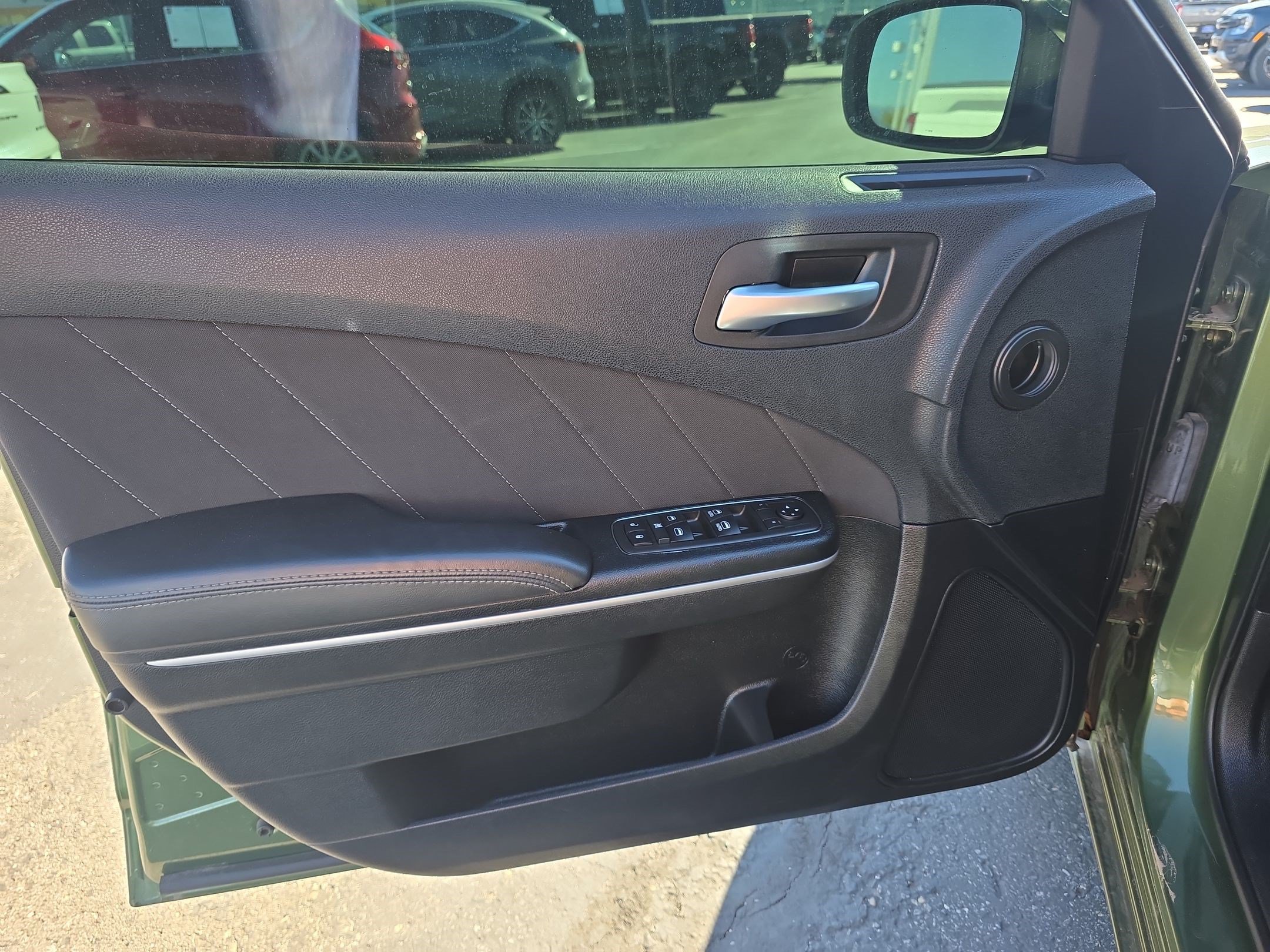Used 2020 Dodge Charger SXT RWD image 14