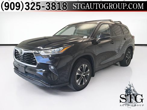 Used 2020 Toyota Highlander XLE FWD image 1