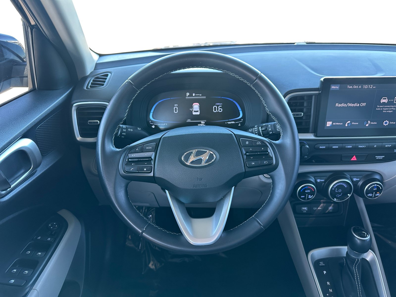 Used 2024 Hyundai Venue SEL FWD image 12