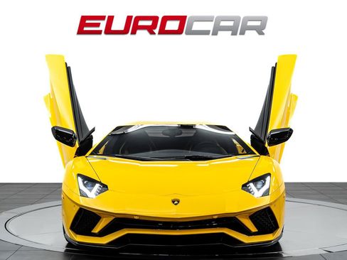Used 2018 Lamborghini Aventador S image 9