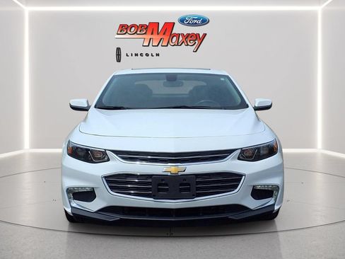 Used 2018 Chevrolet Malibu LT w/ Leather Package FWD image 2