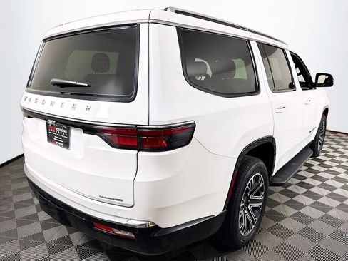 Used 2024 Jeep Wagoneer Series II w/ Flexible Seating Group RWD image 7