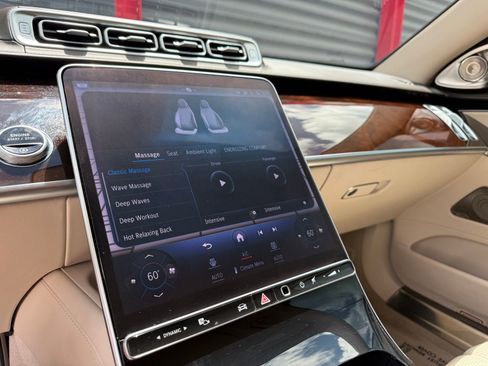 Used 2024 Mercedes-Benz Maybach S 580 4MATIC image 38