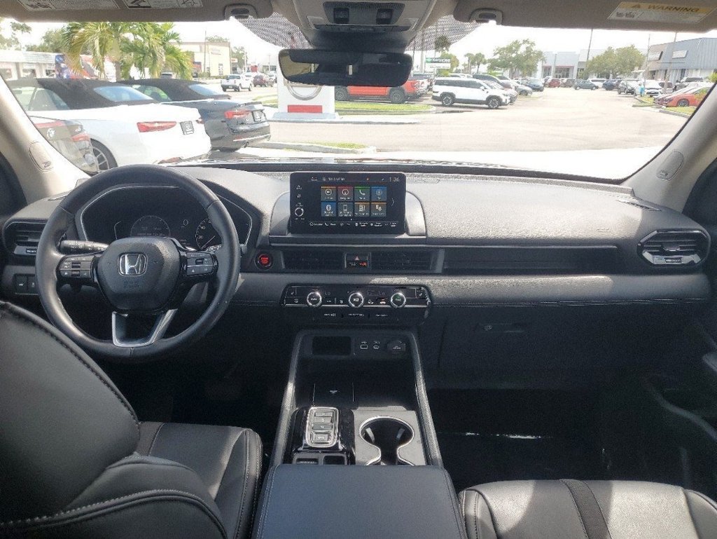 Used 2025 Honda Pilot Touring image 15
