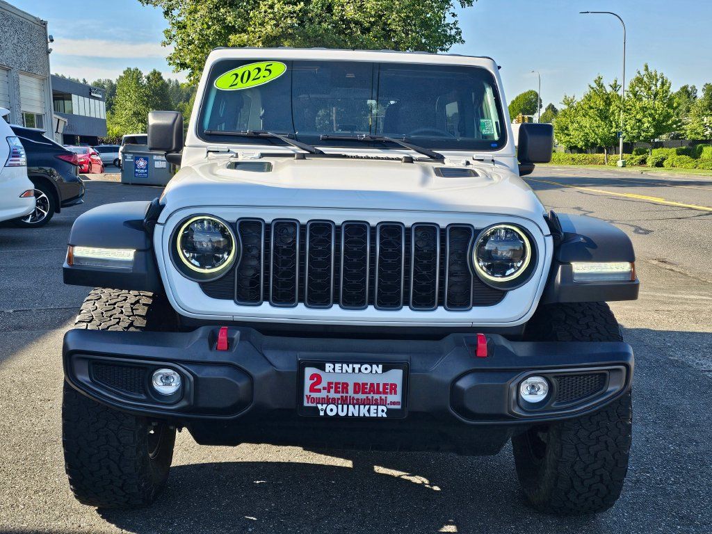 Used 2025 Jeep Wrangler Unlimited Rubicon AWD/4WD image 3