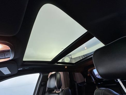 Used 2020 Jeep Grand Cherokee Overland image 12