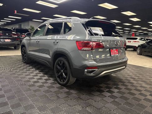 Used 2022 Volkswagen Taos SE FWD image 8