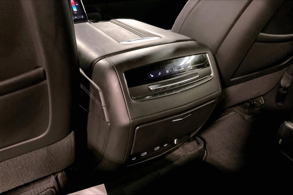 Used 2025 Cadillac Escalade Sport Platinum w/ LPO, Floor Liner Package AWD/4WD image 30