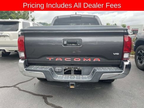 Used 2018 Toyota Tacoma TRD Off-Road AWD/4WD image 7