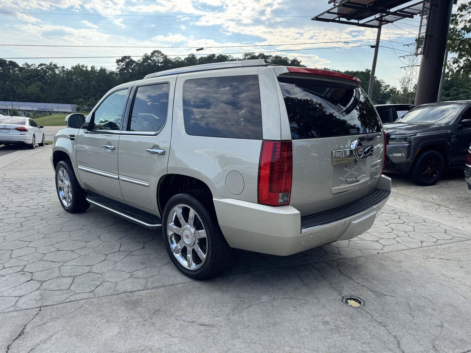 Used 2013 Cadillac Escalade Luxury RWD image 12