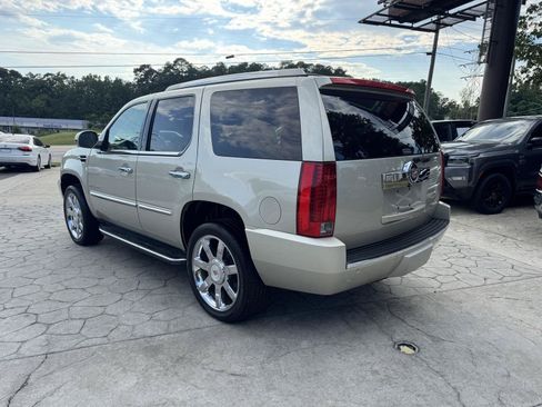 Used 2013 Cadillac Escalade Luxury RWD image 12