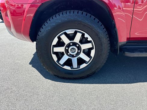 Used 2019 Toyota 4Runner TRD Off-Road AWD/4WD image 13