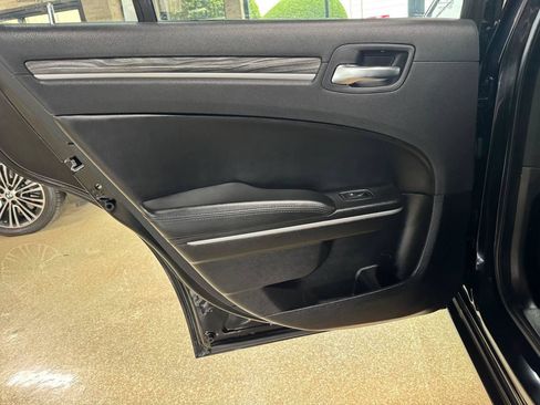 Used 2022 Chrysler 300 Touring RWD image 15