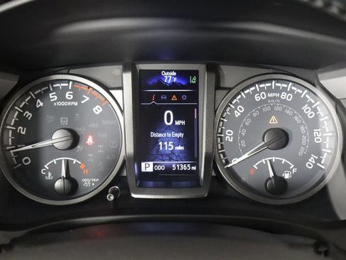Used 2022 Toyota Tacoma TRD Off-Road AWD/4WD image 11