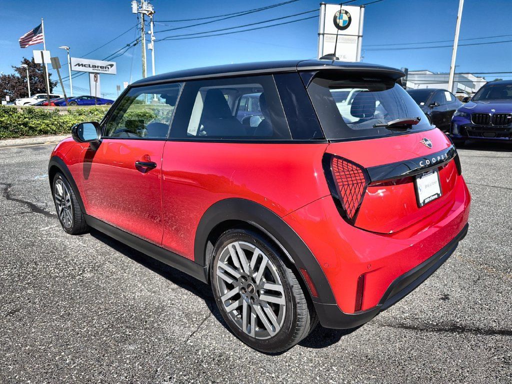 Used 2025 MINI Cooper 2-Door Hardtop FWD image 12
