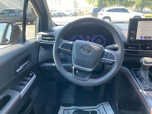 Used 2025 Toyota Sienna XSE FWD image 17