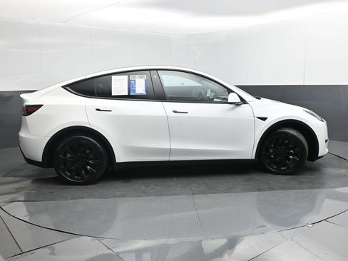 Used 2022 Tesla Model Y Long Range image 6