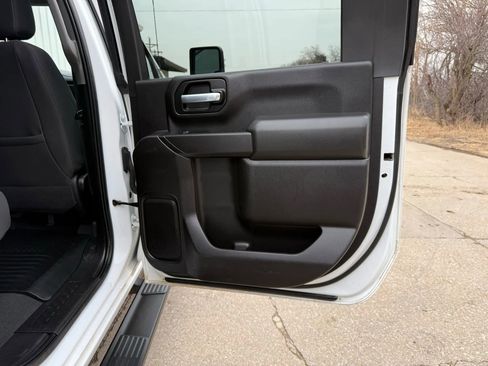 Used 2022 Chevrolet Silverado 2500 Custom w/ Custom Value Package image 10