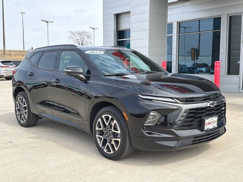 Used 2025 Chevrolet Blazer RS image 2