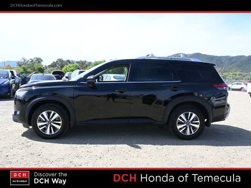 Used 2022 Nissan Pathfinder SL w/ SL Black Package image 4