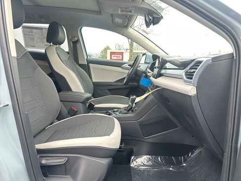 New 2026 Volkswagen Taos SE image 16