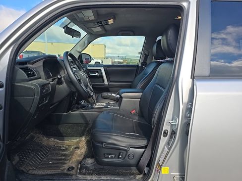 Used 2017 Toyota 4Runner SR5 AWD/4WD image 11
