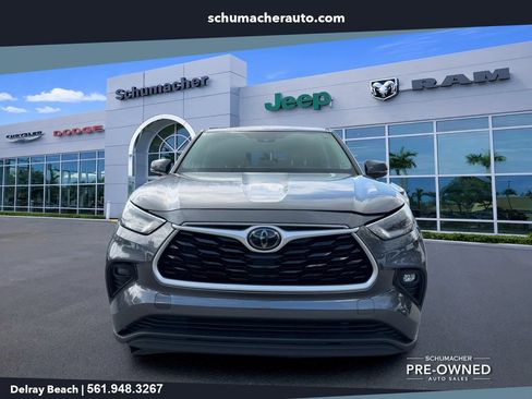Used 2021 Toyota Highlander LE FWD image 2