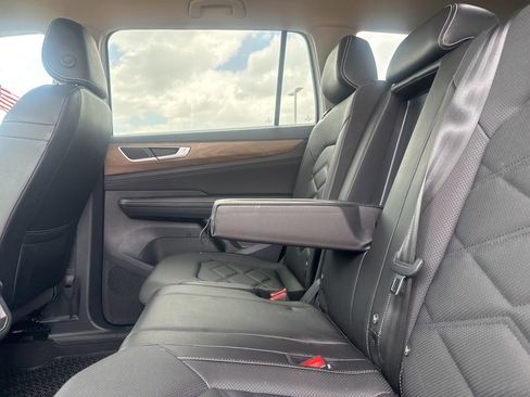 Used 2024 Volkswagen Atlas SE FWD image 37