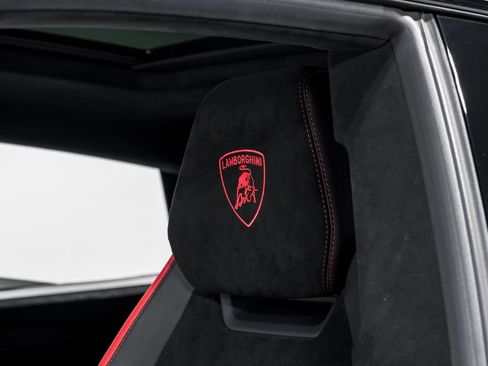 Used 2024 Lamborghini Urus Performante AWD/4WD image 21