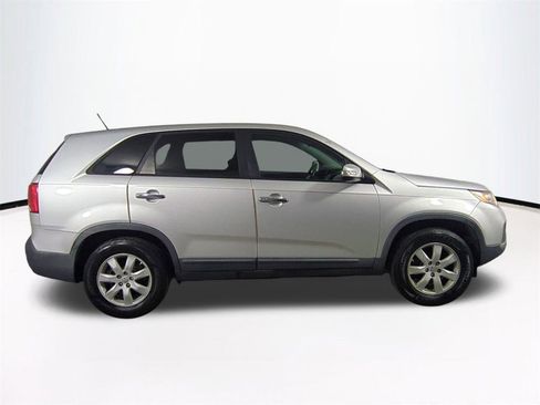 Used 2013 Kia Sorento LX image 4