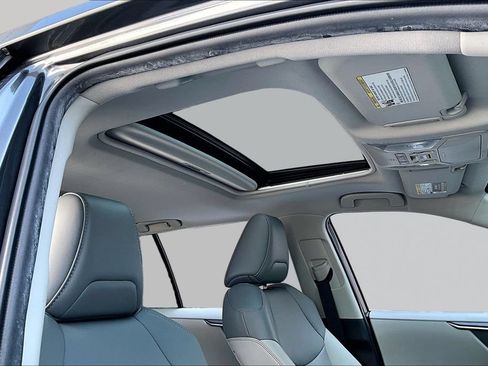 Certified 2020 Toyota RAV4 XLE Premium FWD image 30