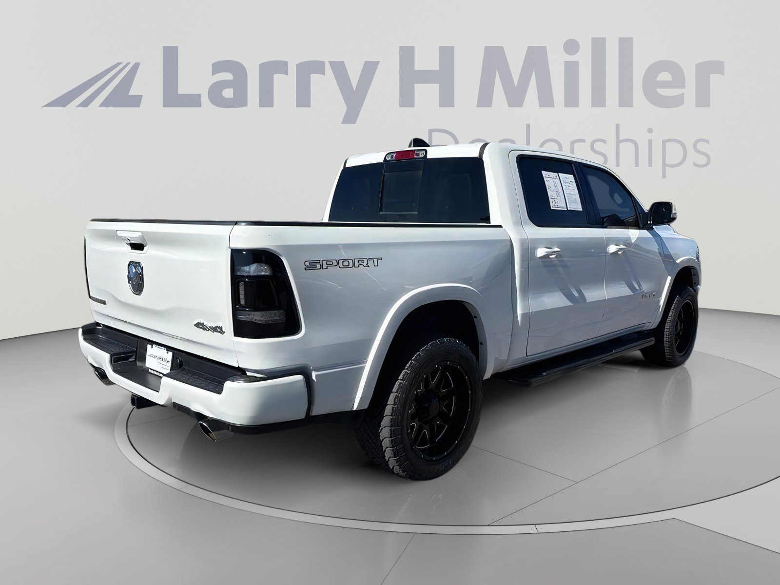 Used 2021 RAM 1500 Laramie w/ Sport Appearance Package AWD/4WD image 6